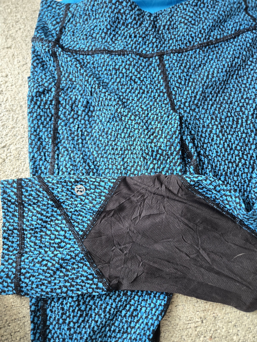 Lululemon Turquoise & Black Cropped Leggings
